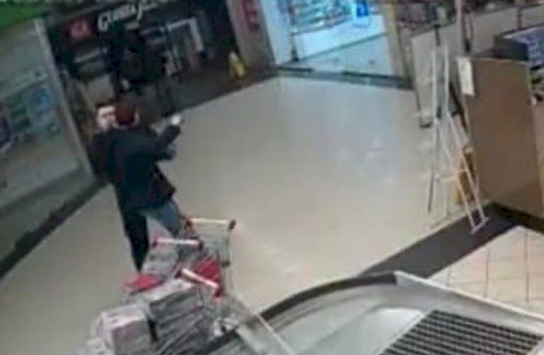 Житель Саранска напал с молотком на охранника магазина