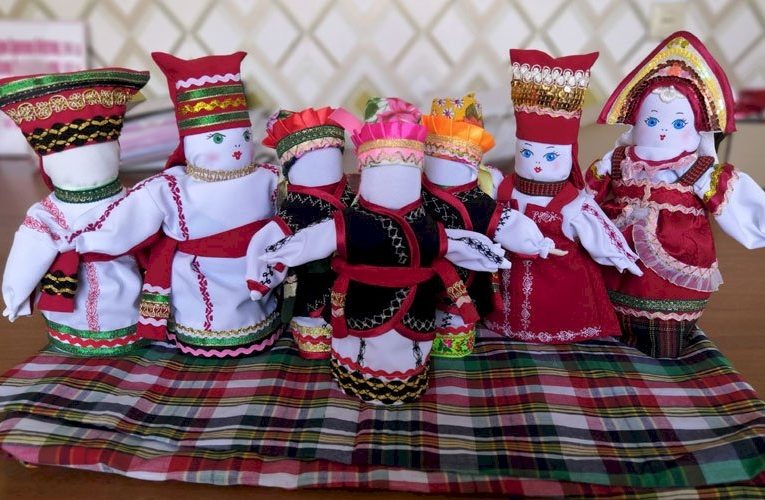 В Мордовии проходит необычное кукольное дефиле