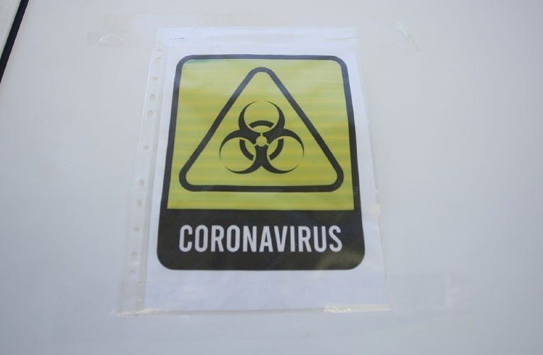 В Москве испытывают вакцину от коронавируса в виде спрея для носа