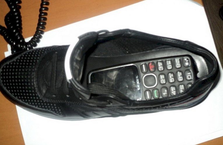 В мордовскую колонию прислали ботинок со встроенным телефоном