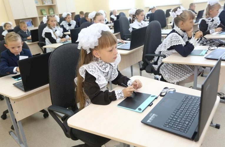Всех российских школьников предлагают перевести на пятидневку